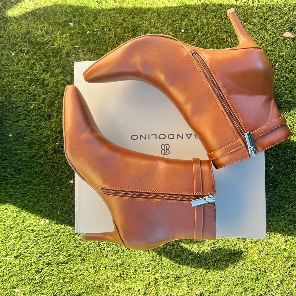Bandolino Galayn 3 9.5
Brown Heeled Booties with Slim Heel and Short Shaft - Picture 8 of 11